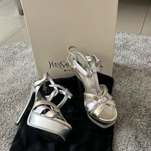 YSL Tribute 105 Sandal Nappa Silk Argento Sahara 38.5 Silver and Gold